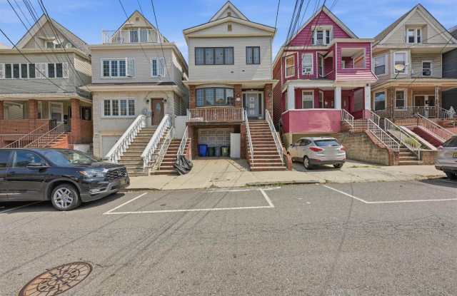 129 W 28TH ST