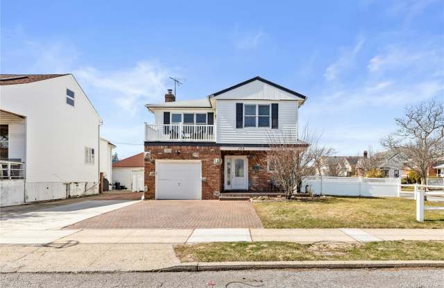 175 Roosevelt Boulevard unit: Upper