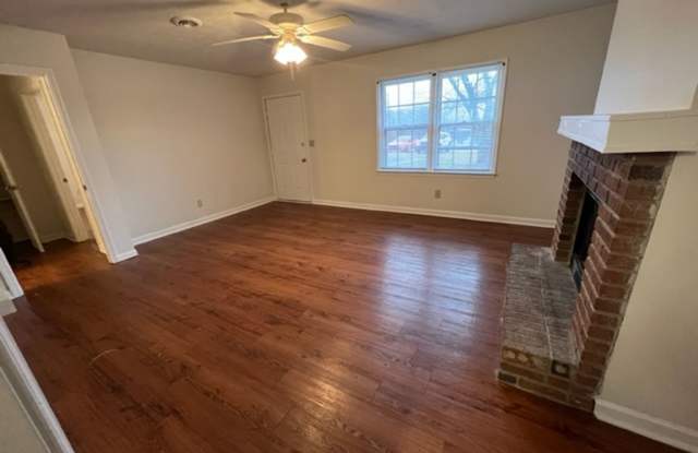 2 bed 1 bath duplex in Bogart!