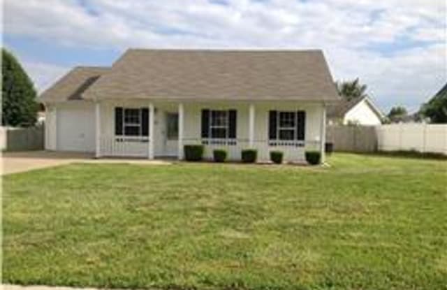 1046 Waterford Circle - 1046 Waterford Circle, Clarksville, TN 37040