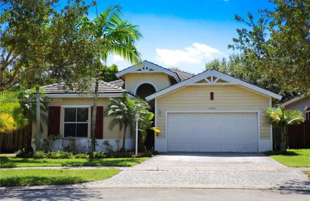 3488 NE 1st St - 3488 Northeast 1st Street, Homestead, FL 33033