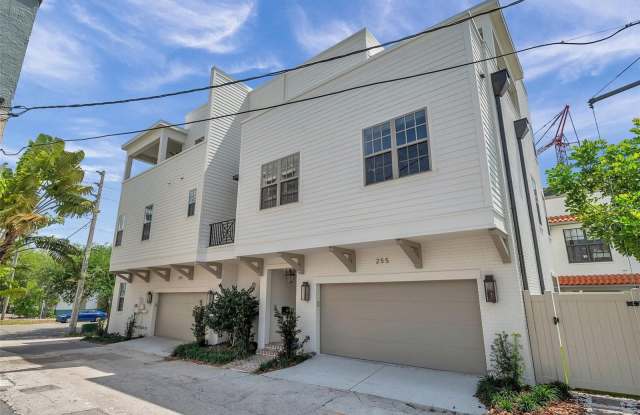 255 6TH STREET S