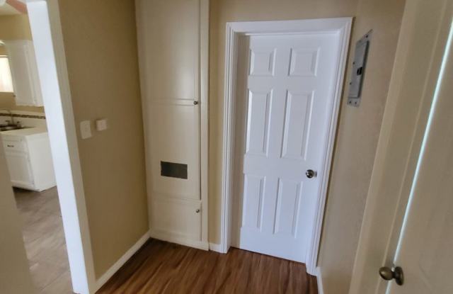 2 Bedroom/1Bath Apartment in Inglewood! Parking included with Patio! $600 off the 1st month of rent OAC