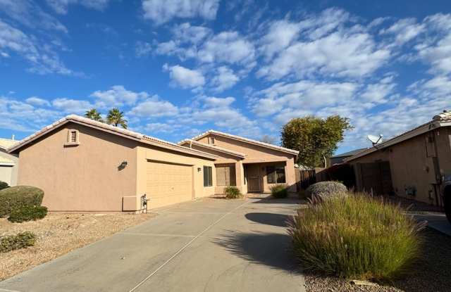 Cozy 3 Bed 2 Bath with Enclosed Den!