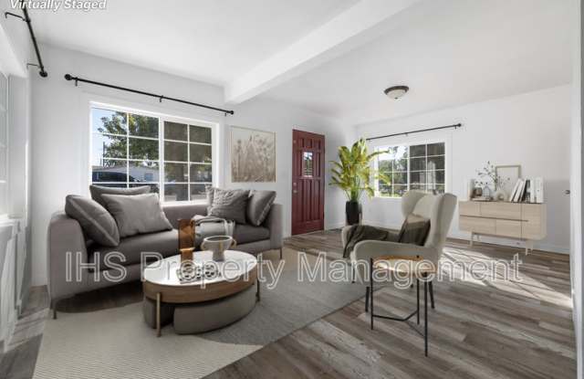 Photo of 110 N Douglas Ave.