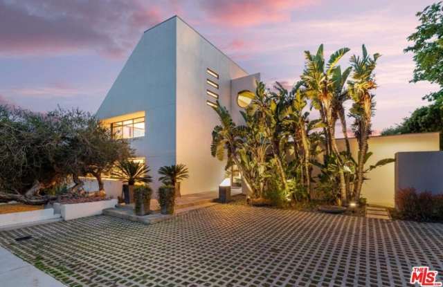 27553 Pacific Coast Hwy