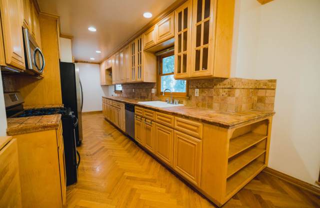 RARE English Country Home Available in the heart of Pasadena!!! Price Reduced!