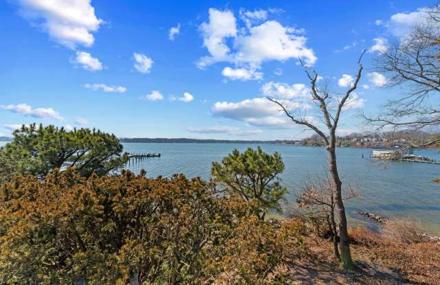 Severna Park - Private  Secluded Waterfront - Round Bay Community.