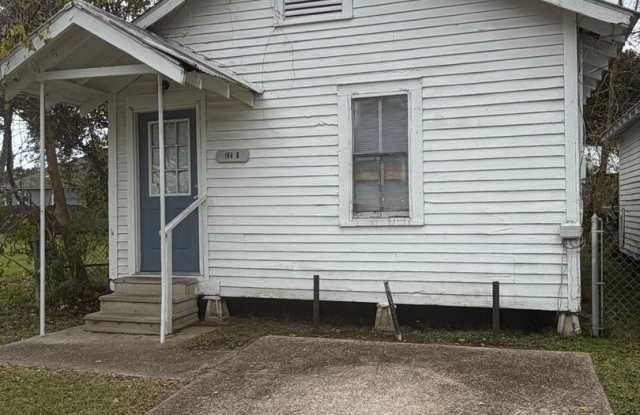 Photo of 1 Bed, 1 Bath Home Available in Lafayette!