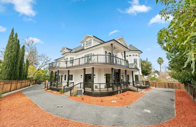 $11,995 - Stunning Executive Estate in Willow Glen