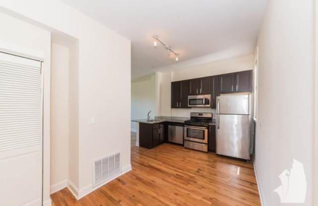 2956 N Racine