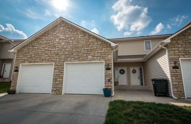 3D Tour Available - West-Side Townhome + Washer  Dryer + Garage Parking! Available July 5th! - 614 Oakbrook Place, Manhattan, KS 66503