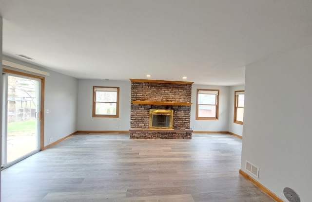 1736 W Weathersfield Way