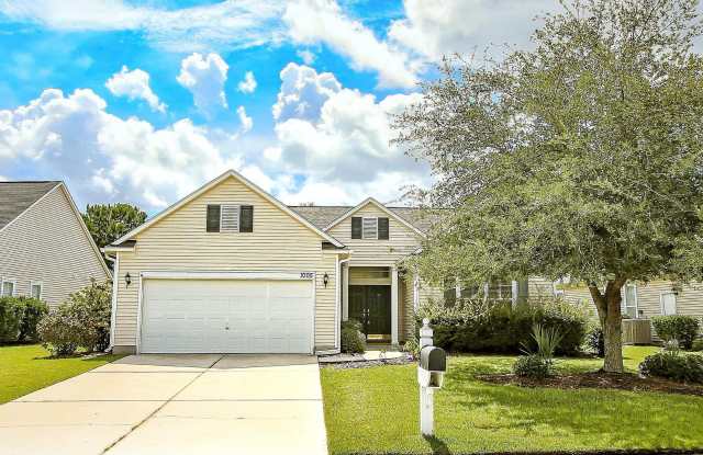 Photo of 1005 Meadowlands Trail NW