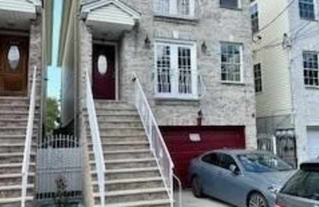 Photo of 271 GRANT AVE