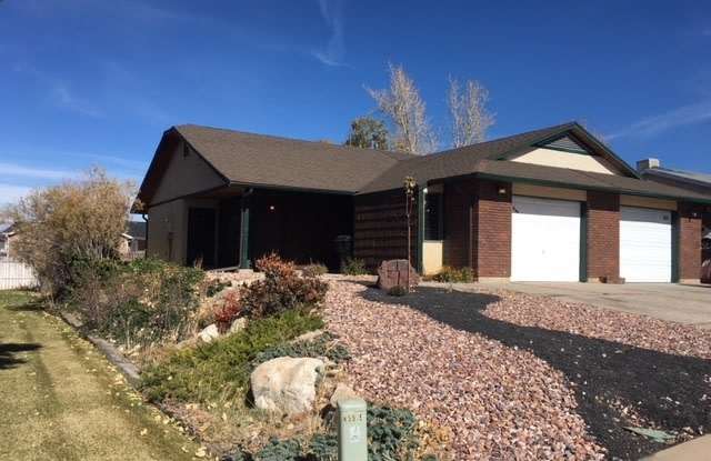 2 bed, 1 ba twinhome with attached garage