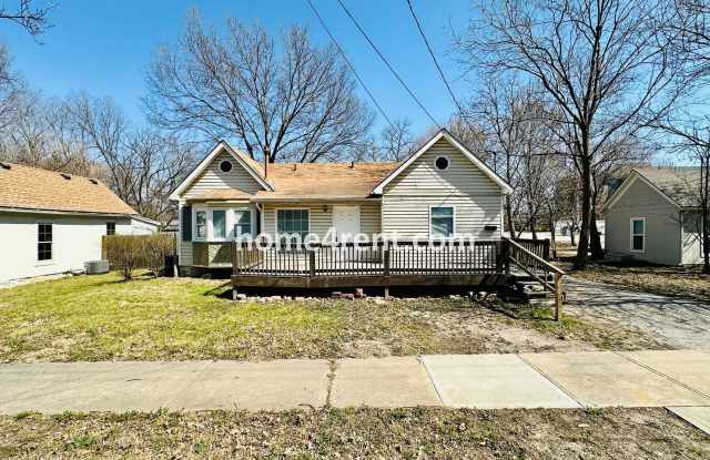 Updated 3 Bed, 2 Bath Ranch Home near Downtown Olathe!
