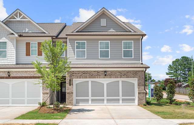 3 Bed 2.5 bathroom townhomes in Gainesville!