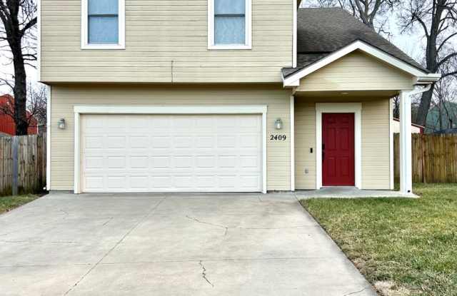Photo of Charming 3-Bedroom Home with Modern Amenities and Elegant Finishes