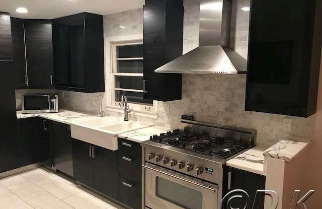 469 E Park Avenue unit: Upper