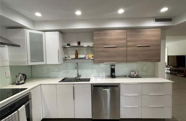 3611 Oaks Clubhouse Dr