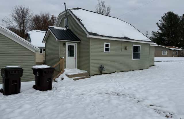 Photo of 3 bedroom, 1 bath Centrally located in town