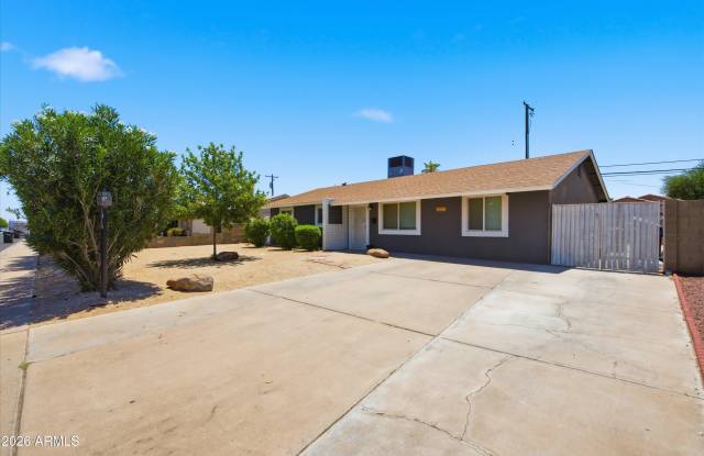 1015 E MARIGOLD Lane