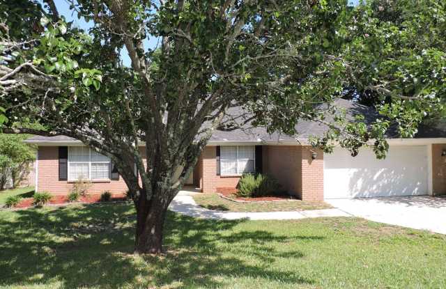 Photo of Nice home in convenient Northeast Pensacola!