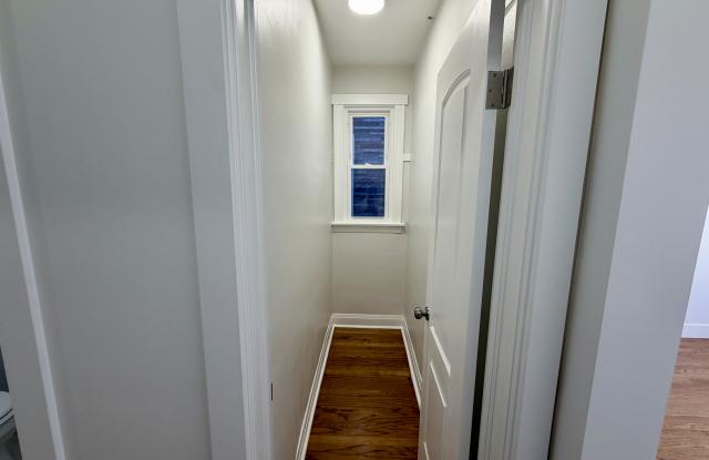 4351 S Maplewood Ave