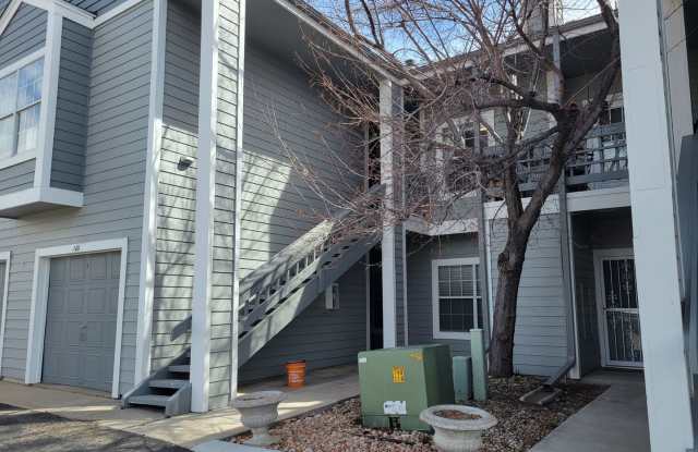 Fabulous Remodeled 2 bedroom , 2 bath Remodeled Condo in Country Club Greens
