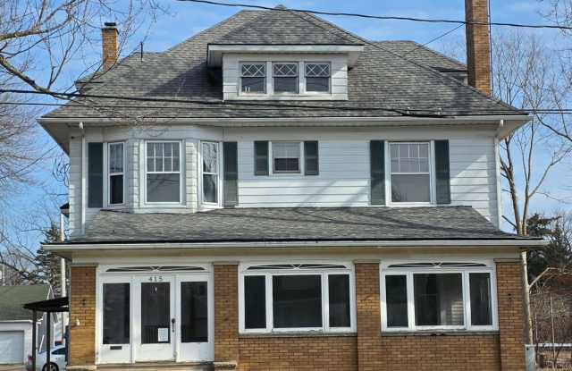 Large Home in Bowling Green