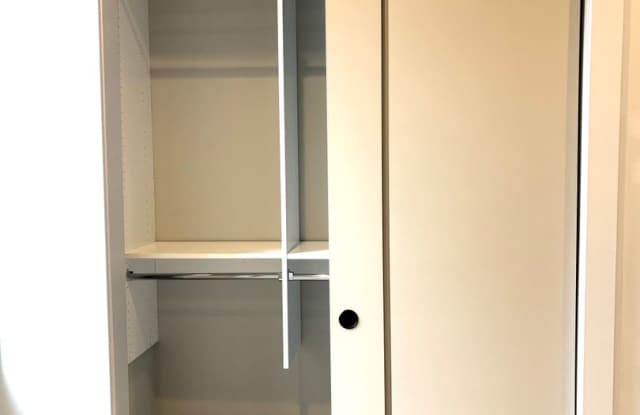 One bedroom apartment on Bend's SW side. End Unit