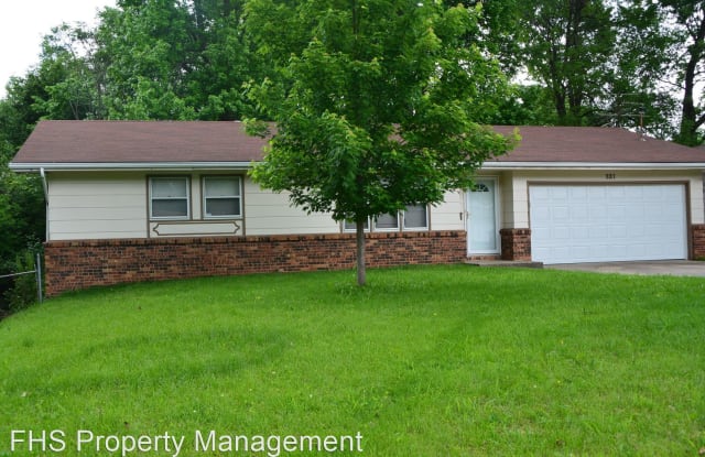 321 E Wayland St - 321 East Wayland Street, Springfield, MO 65807