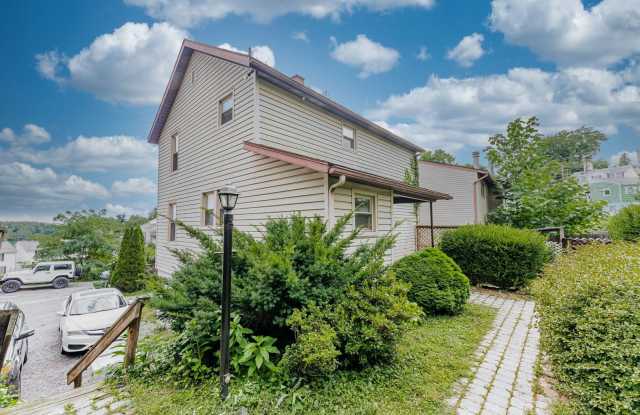 3 Br. 1 Ba. House in Morgantown - Available 07/10/2026