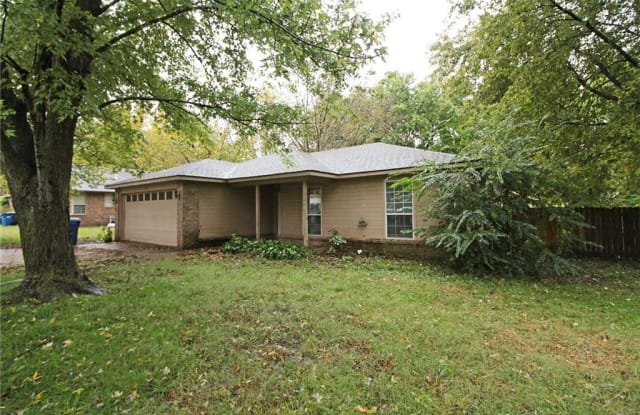 3 Mcintosh  LN - 3 McIntosh Ln, Bentonville, AR 72712