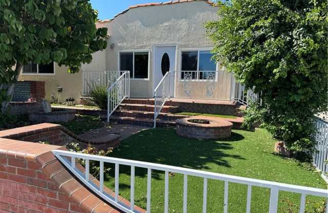 721 E La Habra Boulevard
