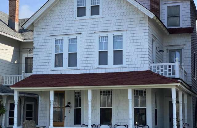 7 Surf Avenue