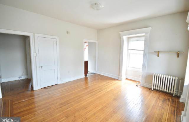 122 W MANHEIM Street