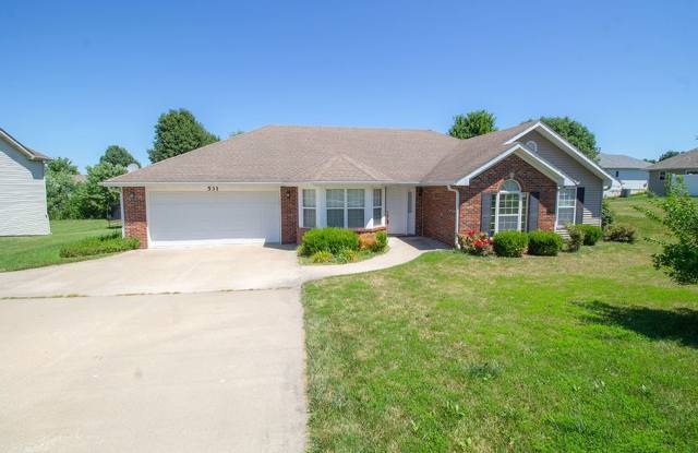 3 bedroom ranch with fenced yard - 531 West Southampton Drive, Columbia, MO 65203