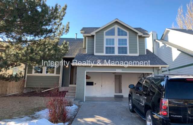 Photo of 4 Bed/3.5 Bath, 2173 Sqft - 5605 E Prescott Ave