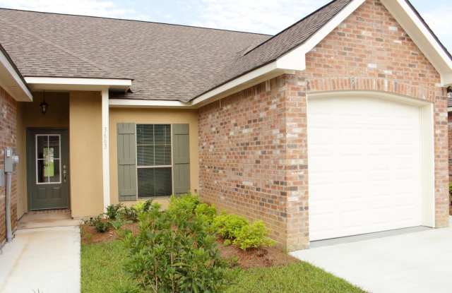 Beautiful 2 bedroom townhouse in gated community with Pool - 3663 Cottagewood Drive, East Baton Rouge County, LA 70816