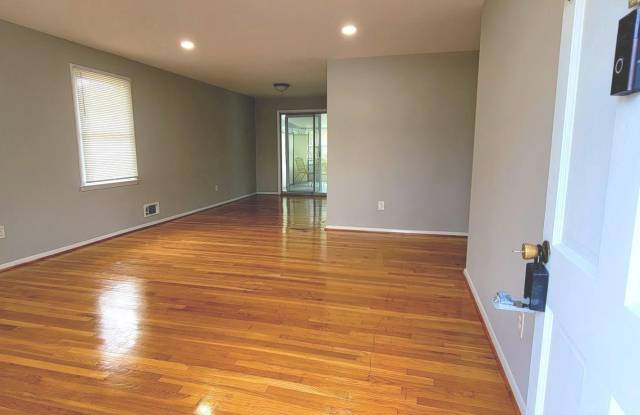 1015 MARLEIGH Circle