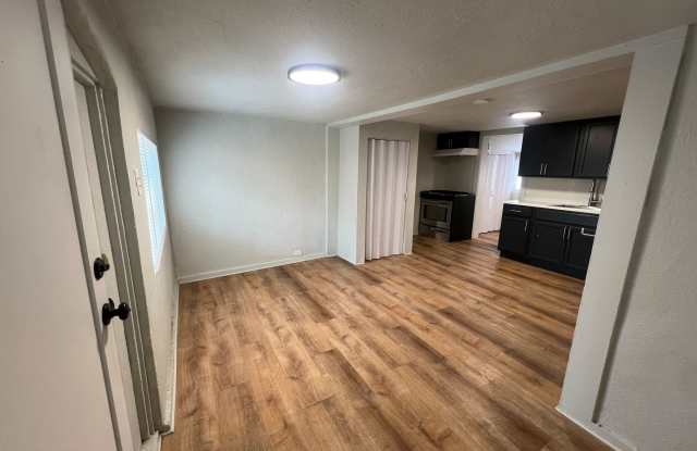 2 Bed 1 Bath House in Westwood Neighborhood