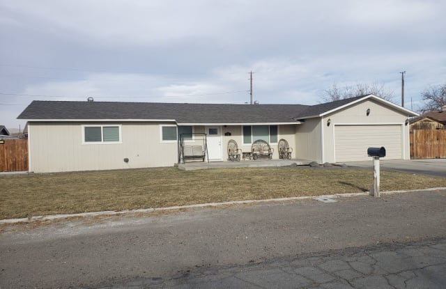 140 Sandia Drive - 140 Sandia Drive, Fernley, NV 89408