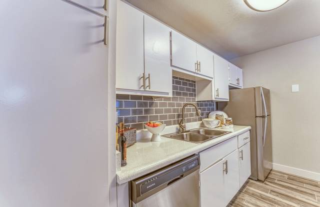 Las Brisas Apartment Homes