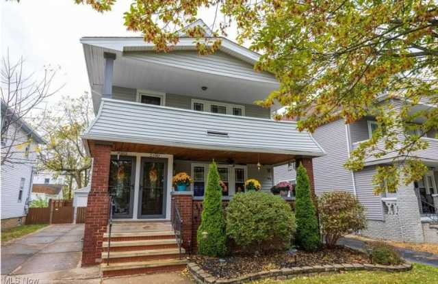 2100 Wascana Avenue - Down