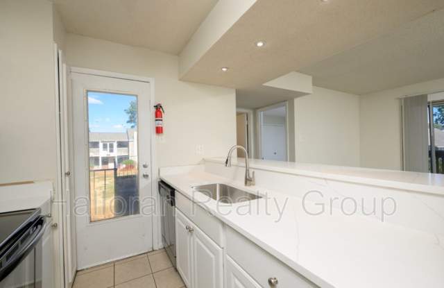 6700 Whispering Oaks