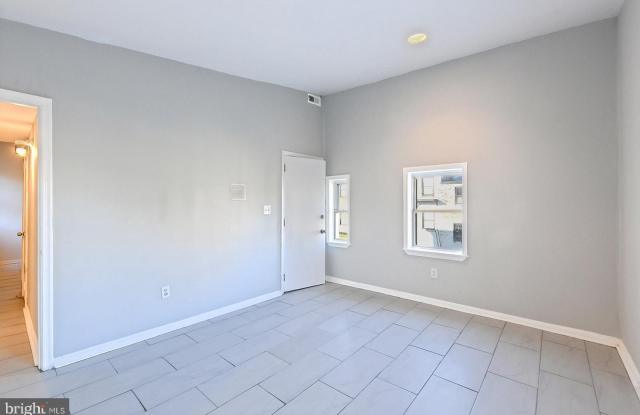 1436 W BALTIMORE Street unit: 2