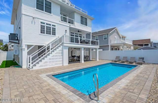 13 5th Avenue
