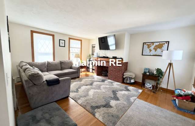 SOUTH BOSTON 2BED / 1.5 BATH WITH 1 PARKING SPOT! GREAT EAST SIDE LOCATION